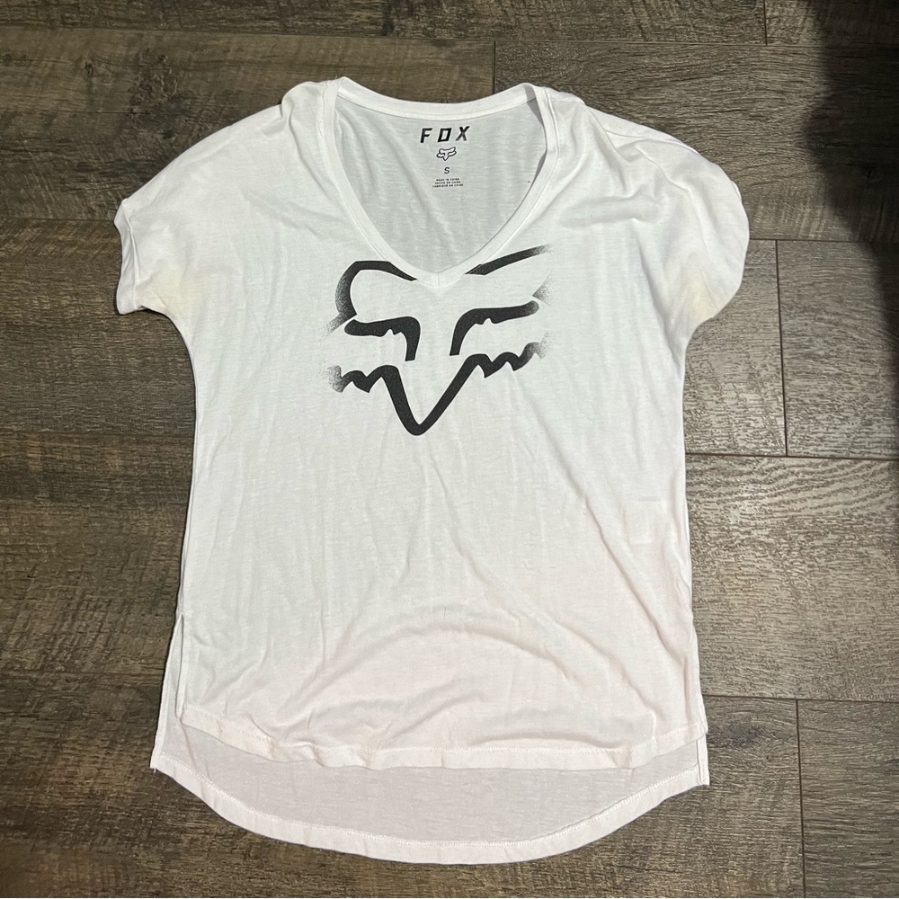 Multiple Women’s fox shirts - Picture 5 of 8